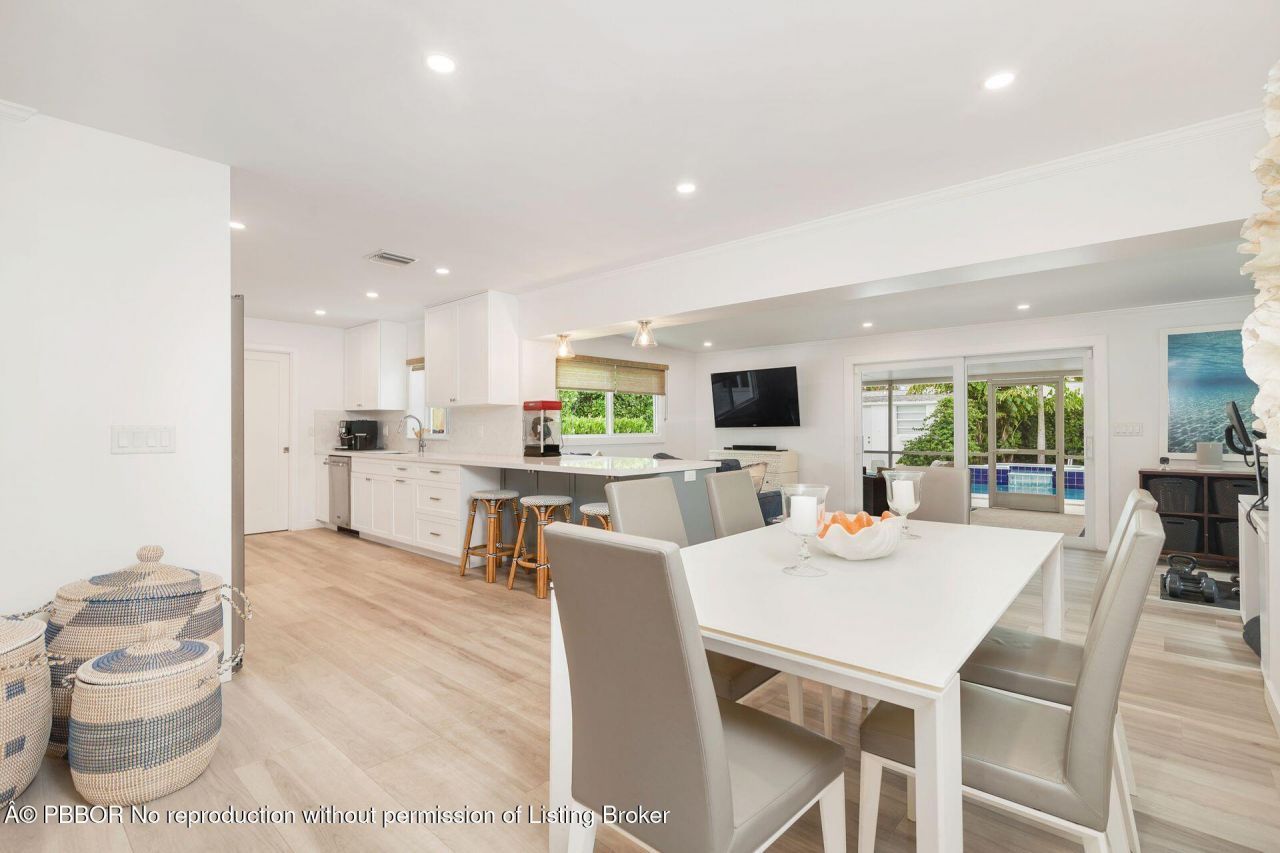 301 Edgewood Drive, West Palm Beach, FL 33405 Photo