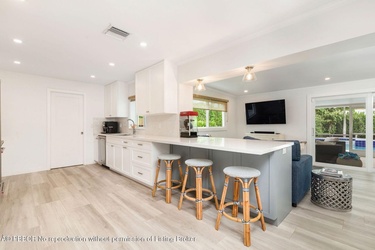 301 Edgewood Drive, West Palm Beach, FL 33405 Photo