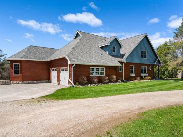 8585 Swan Pointe Drive, Cheboygan, MI 49721