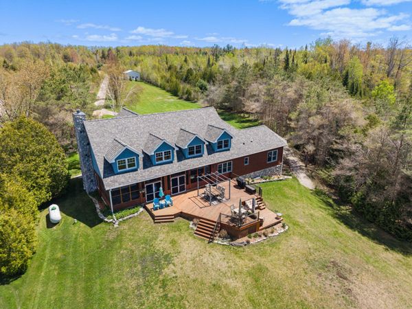 8585 Swan Pointe Drive, Cheboygan, MI 49721