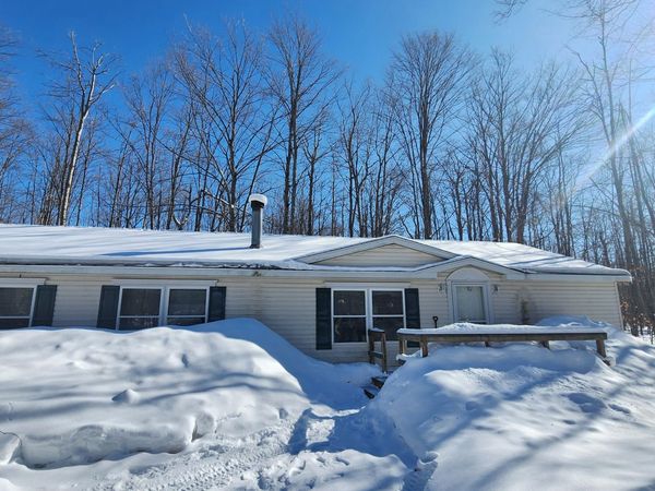 9852 Greenway Drive, Frederic, MI 49733