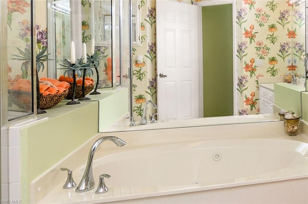 1000 L Ambiance Cir, Unit 201, Naples, FL 34108 Photo