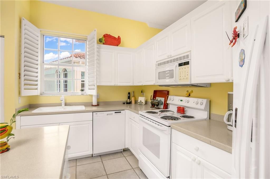 1000 L Ambiance Cir, Unit 201, Naples, FL 34108 Photo