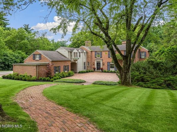 4309 Brookside Road, Ottawa Hills, OH 43615