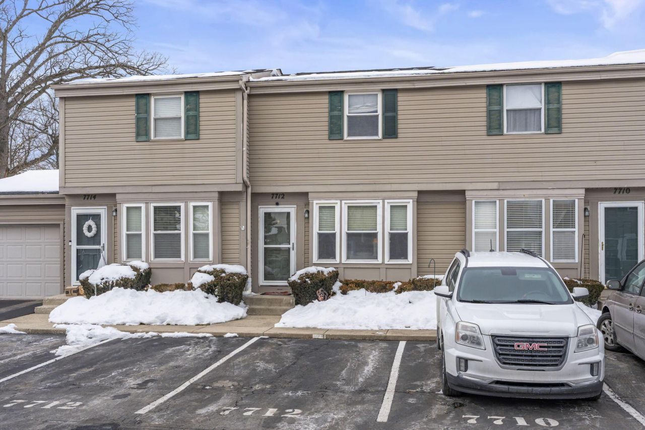 7712 Barkwood Drive, Unit 3B, Worthington, OH 43085 Main Photo