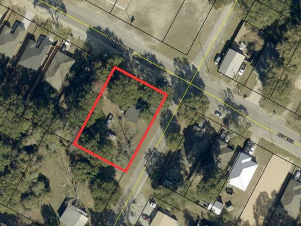 625 E Chestnut Avenue, Crestview, FL 32539
