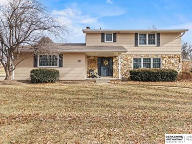 2305 Royal Wood Drive, Omaha, NE 68144