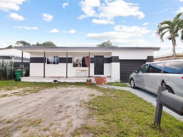 350 NW 119th St, Miami, FL 33168