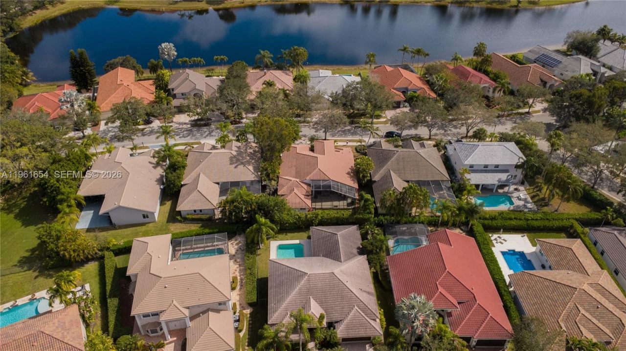 2621 Oakbrook Ln , Weston, FL 33332 Photo