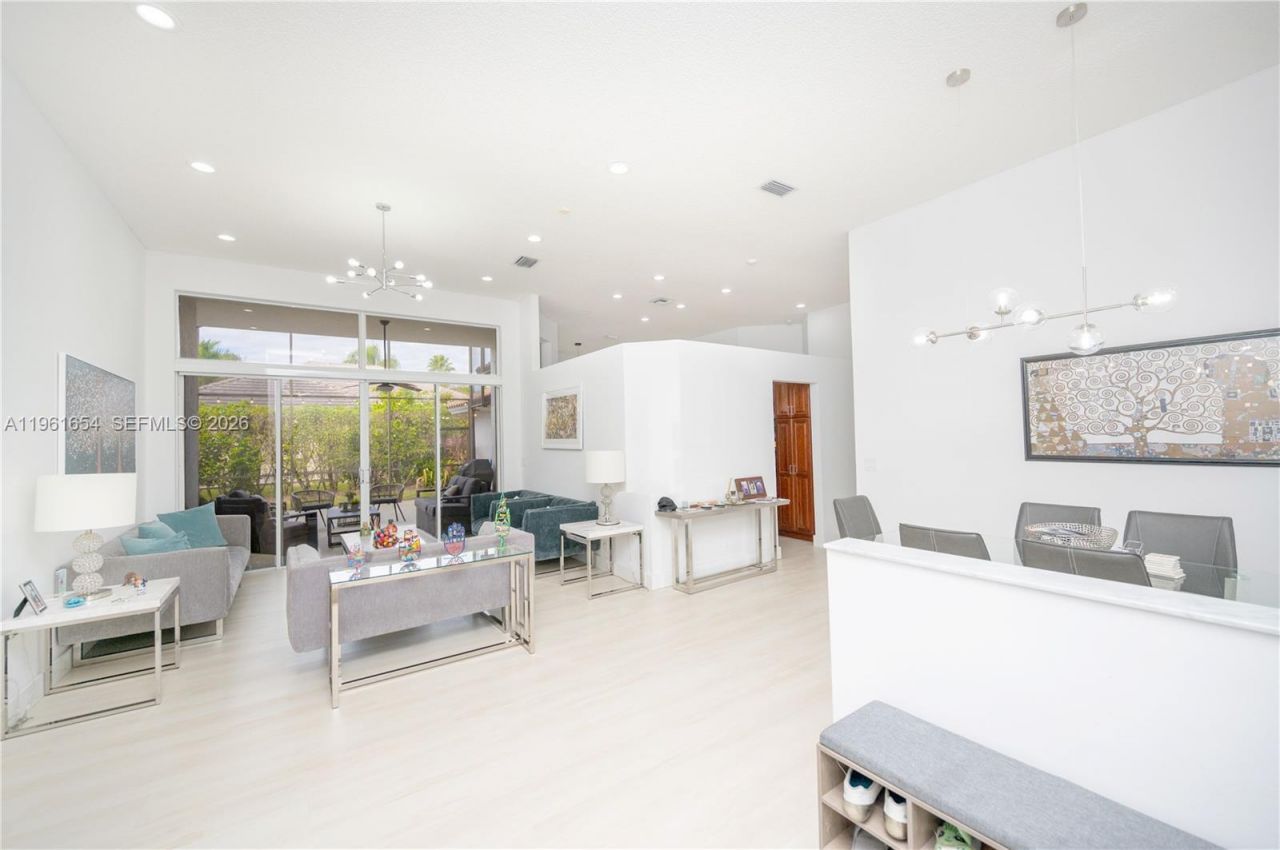 2621 Oakbrook Ln , Weston, FL 33332 Photo