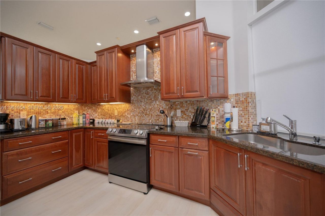 2621 Oakbrook Ln , Weston, FL 33332 Photo