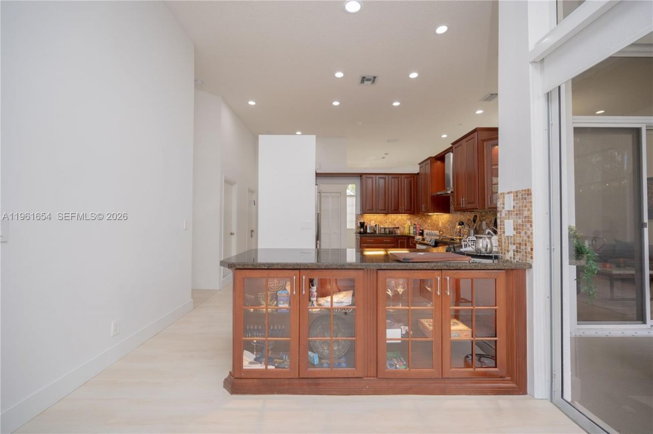 2621 Oakbrook Ln , Weston, FL 33332 Photo