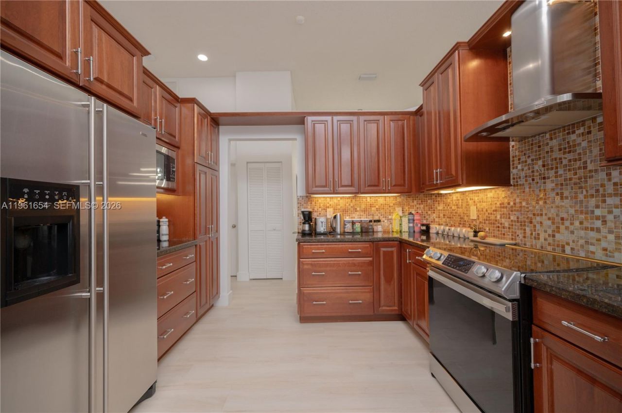 2621 Oakbrook Ln , Weston, FL 33332 Photo