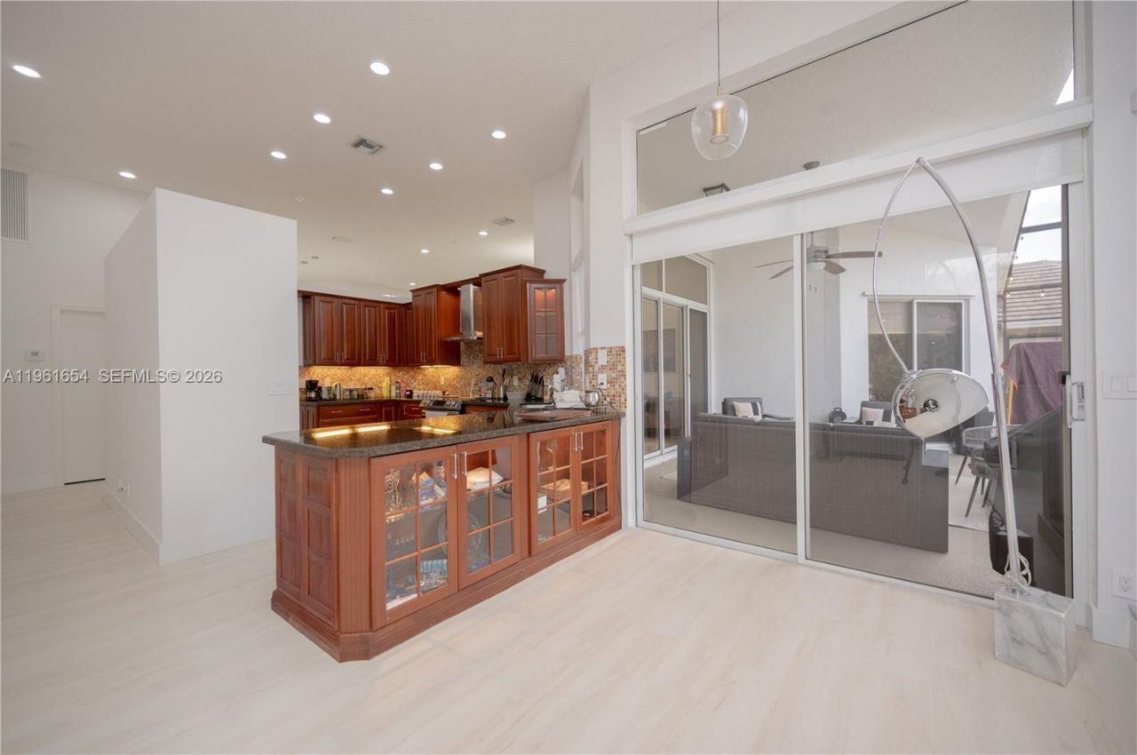 2621 Oakbrook Ln , Weston, FL 33332 Photo