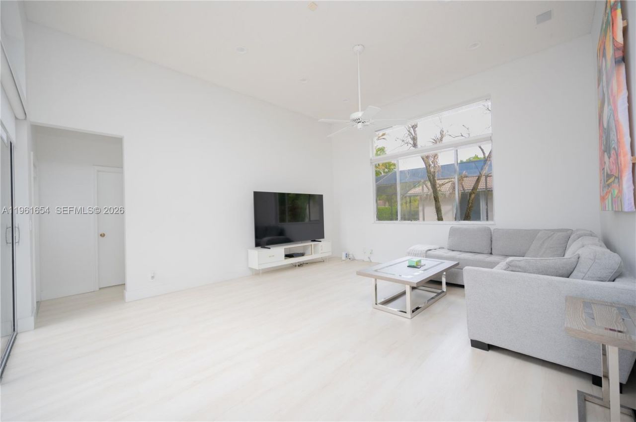 2621 Oakbrook Ln , Weston, FL 33332 Photo