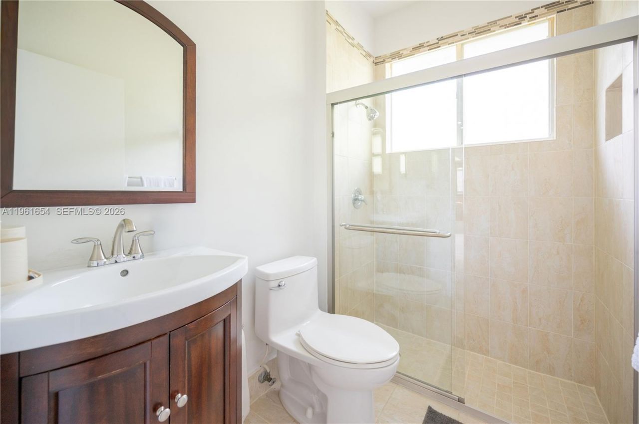 2621 Oakbrook Ln , Weston, FL 33332 Photo