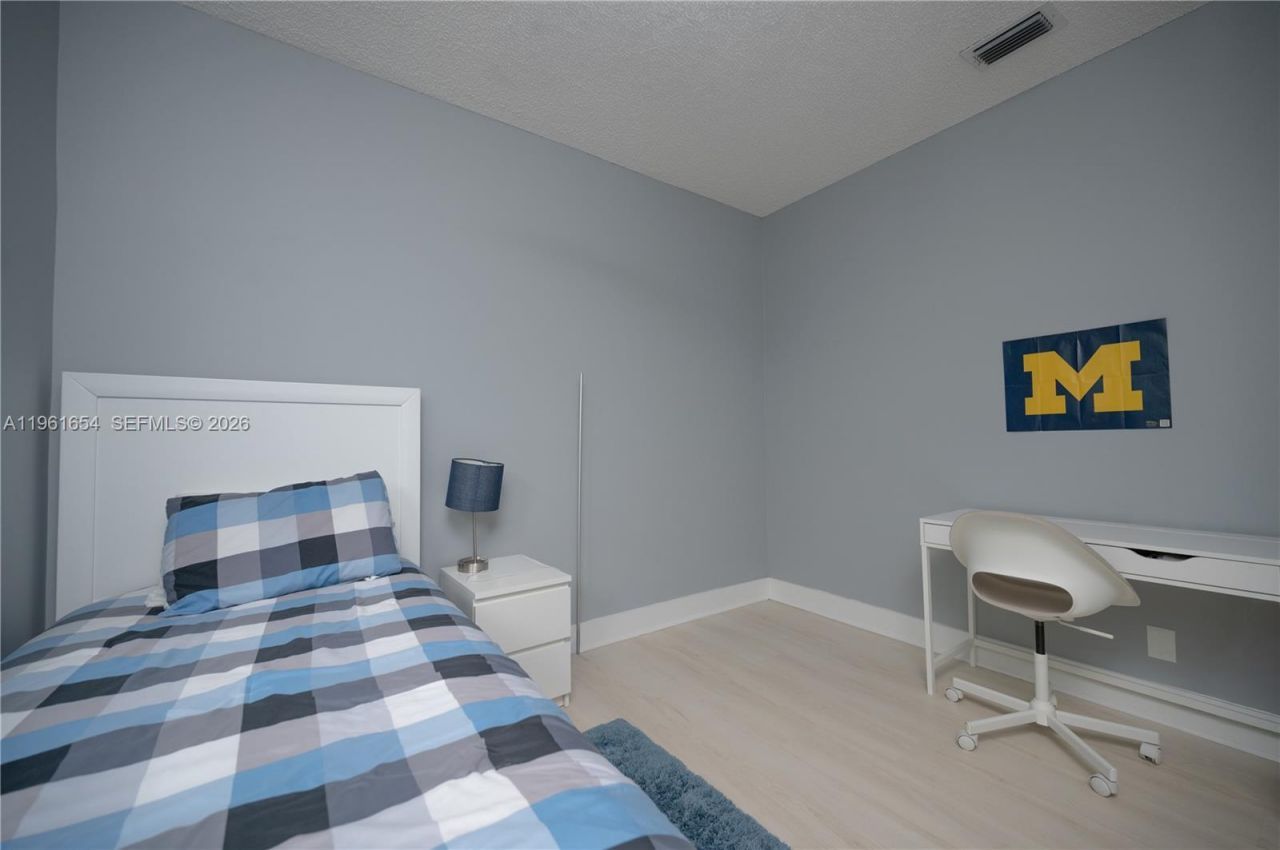 2621 Oakbrook Ln , Weston, FL 33332 Photo