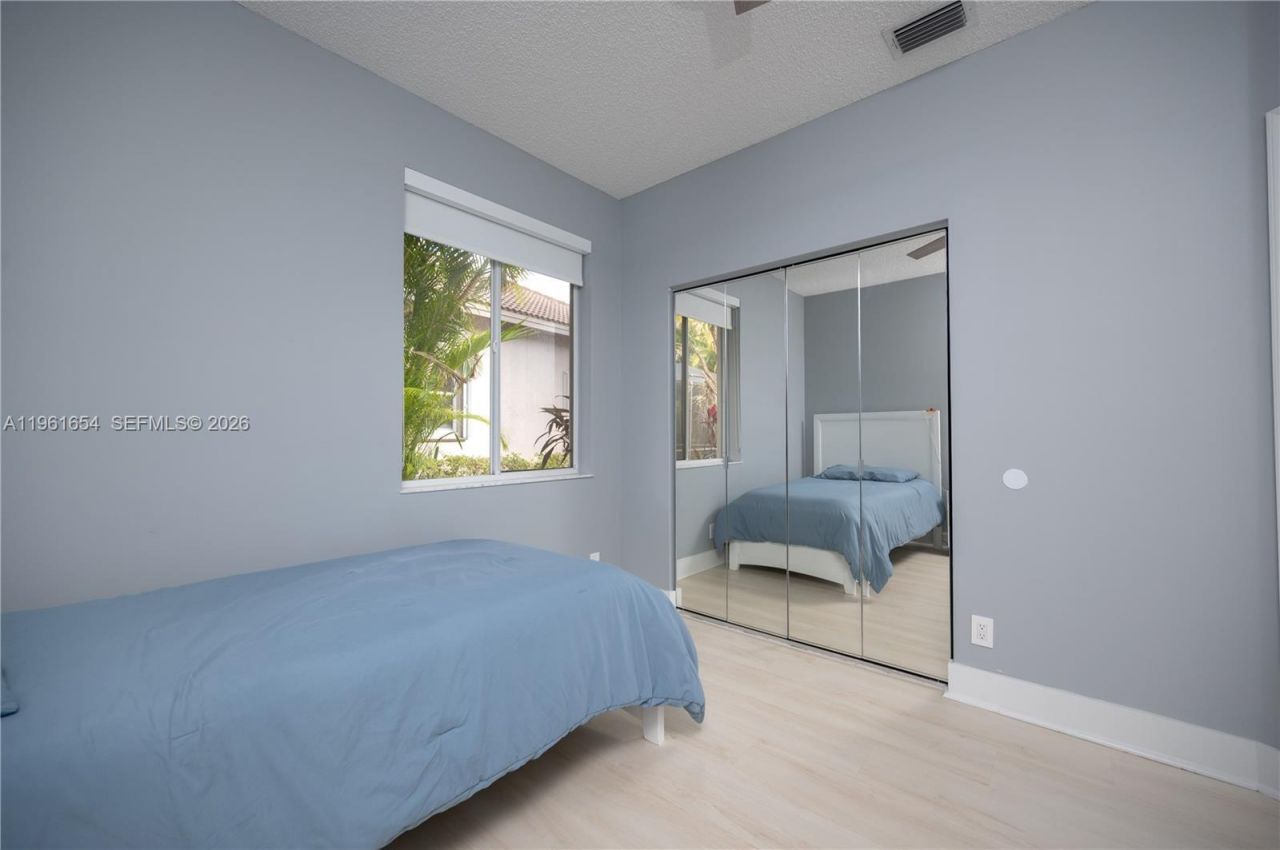 2621 Oakbrook Ln , Weston, FL 33332 Photo