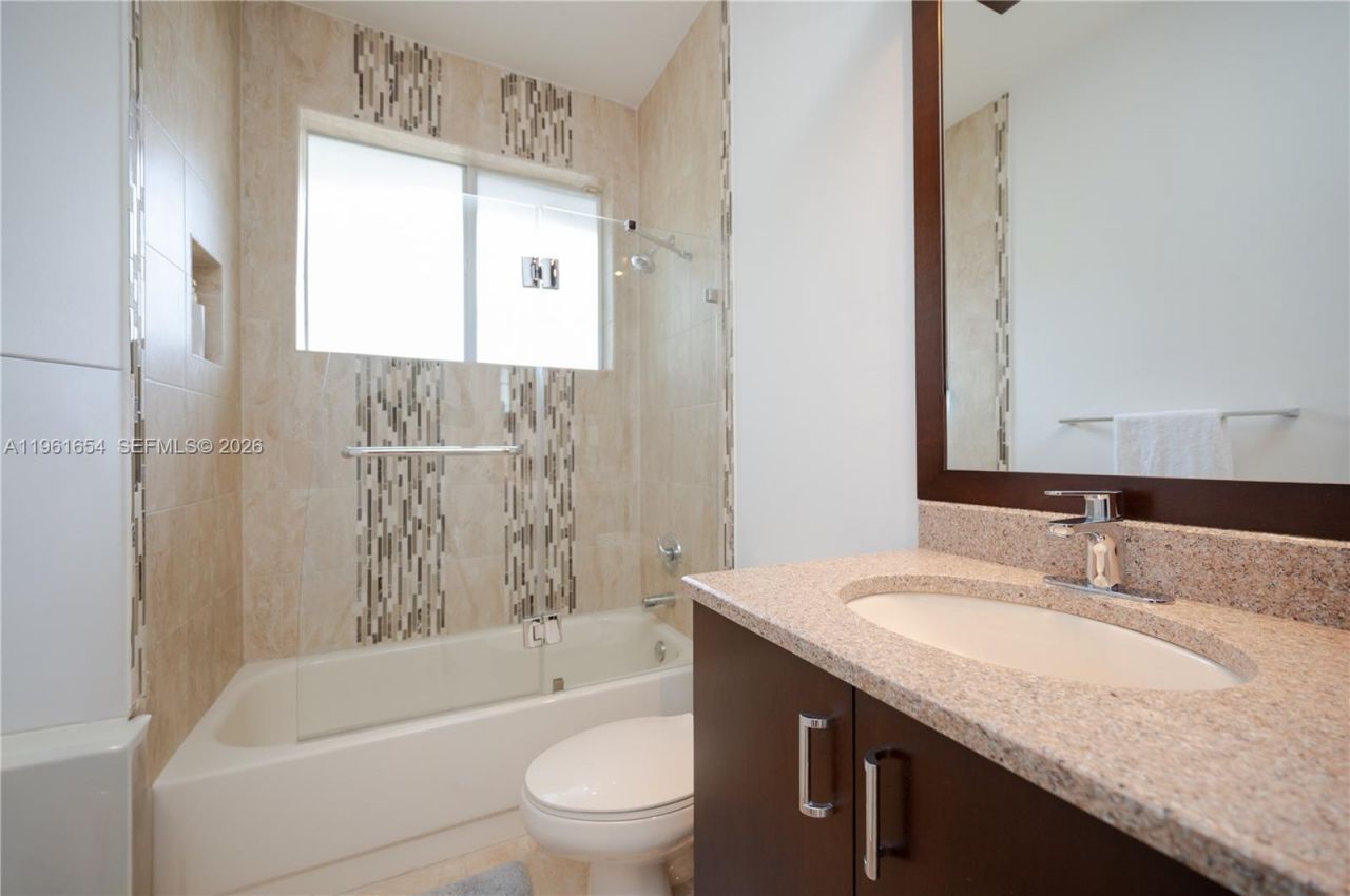 2621 Oakbrook Ln , Weston, FL 33332 Photo