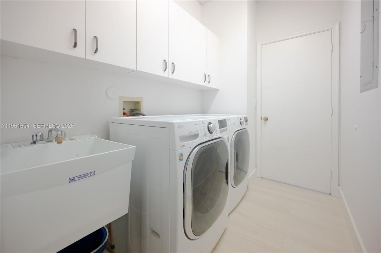 2621 Oakbrook Ln , Weston, FL 33332 Photo