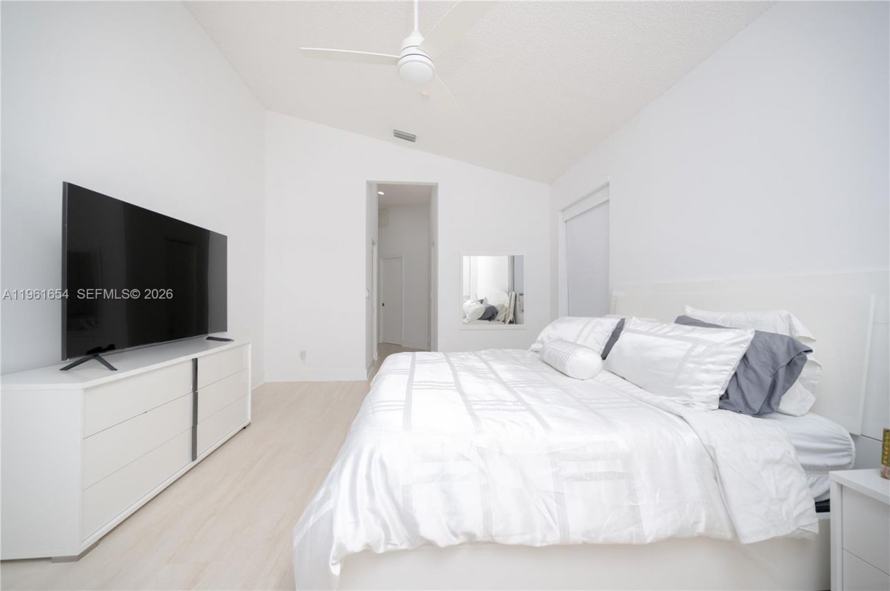 2621 Oakbrook Ln , Weston, FL 33332 Photo