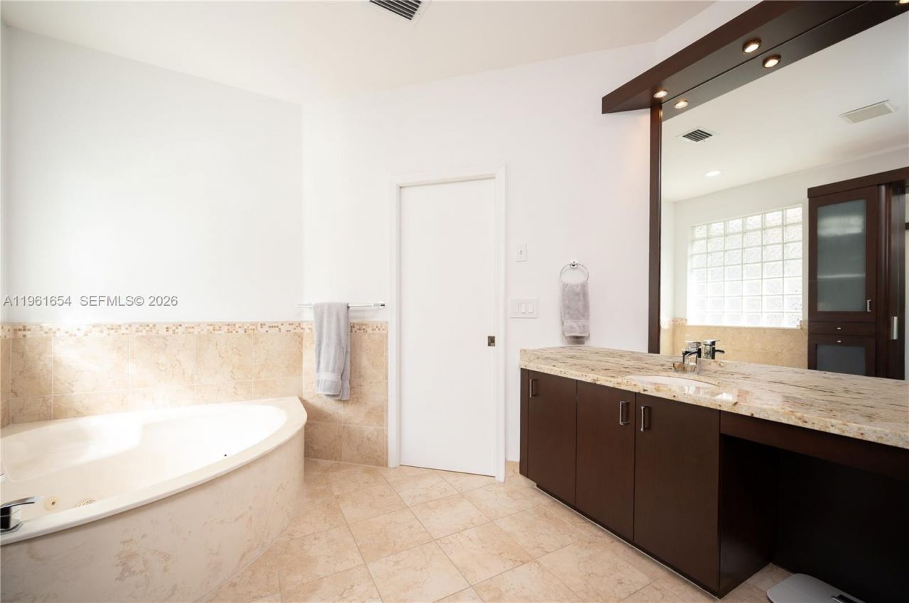 2621 Oakbrook Ln , Weston, FL 33332 Photo