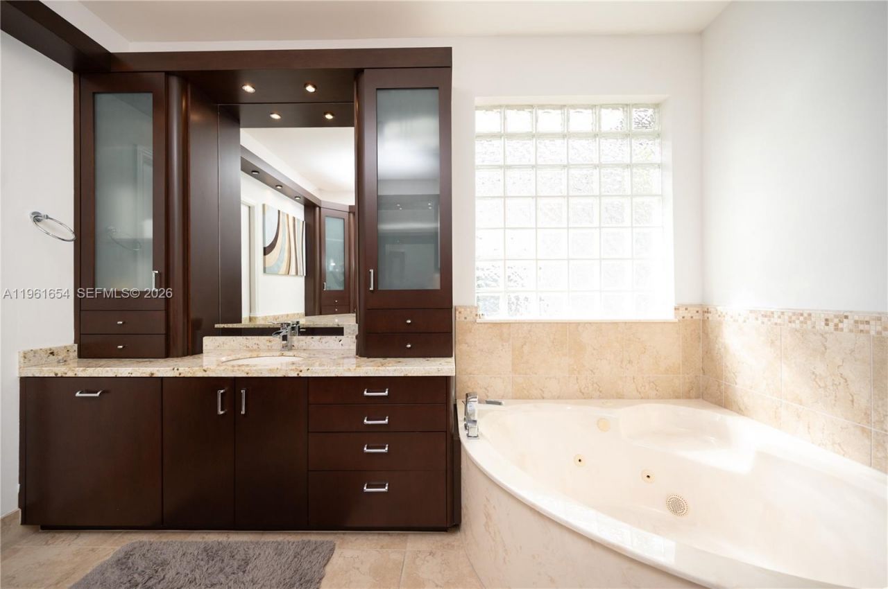 2621 Oakbrook Ln , Weston, FL 33332 Photo