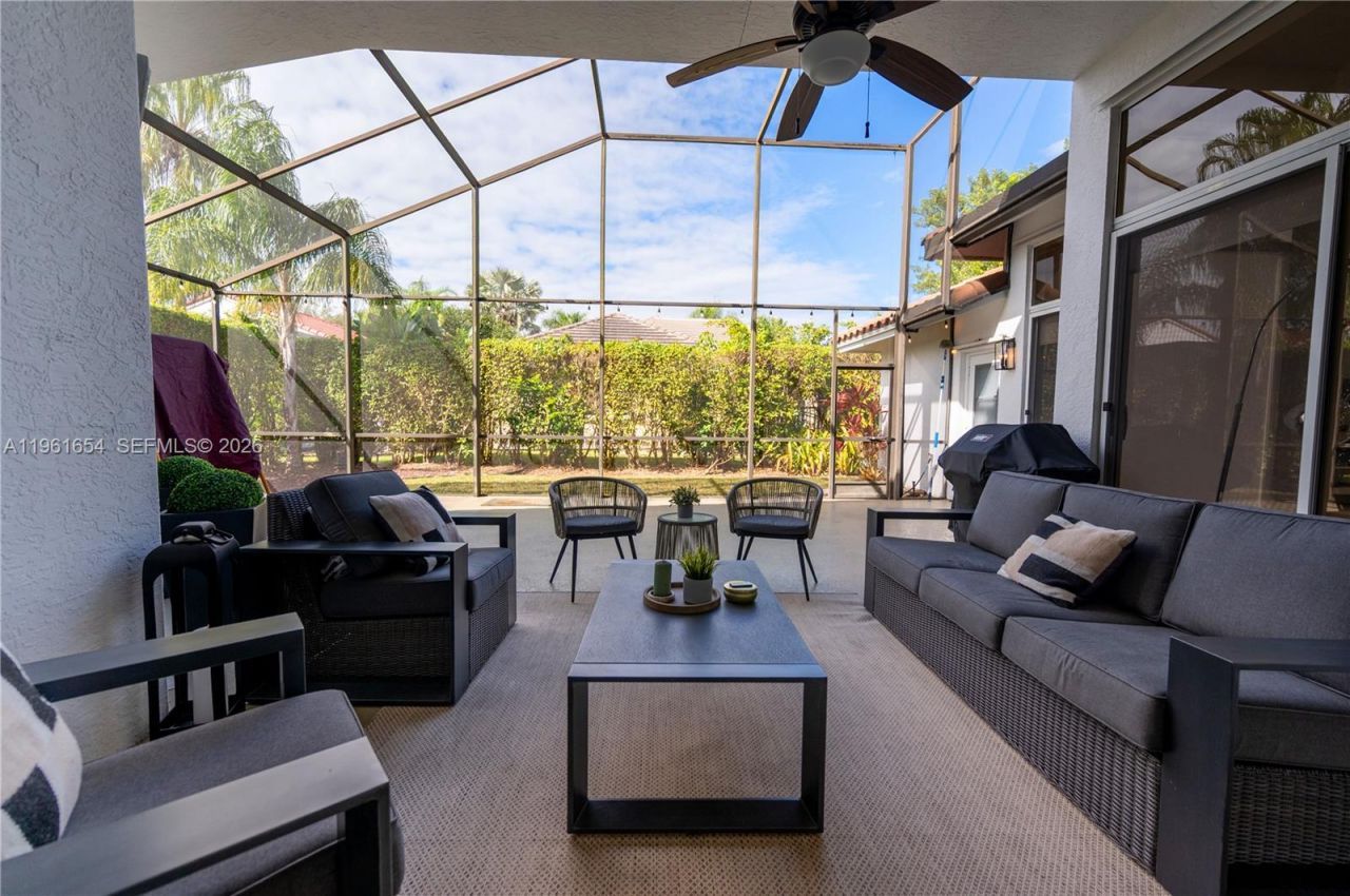 2621 Oakbrook Ln , Weston, FL 33332 Photo