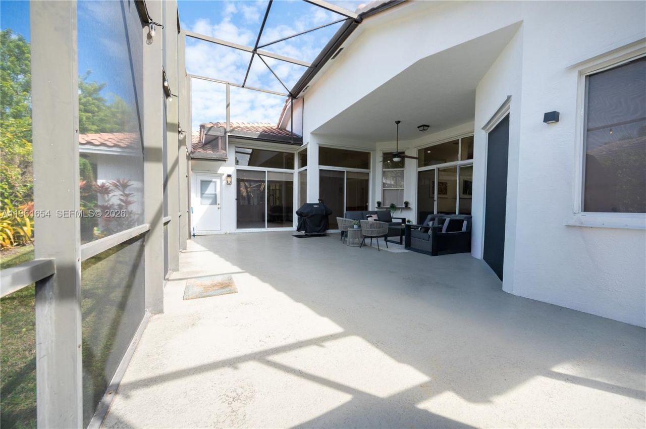 2621 Oakbrook Ln , Weston, FL 33332 Photo