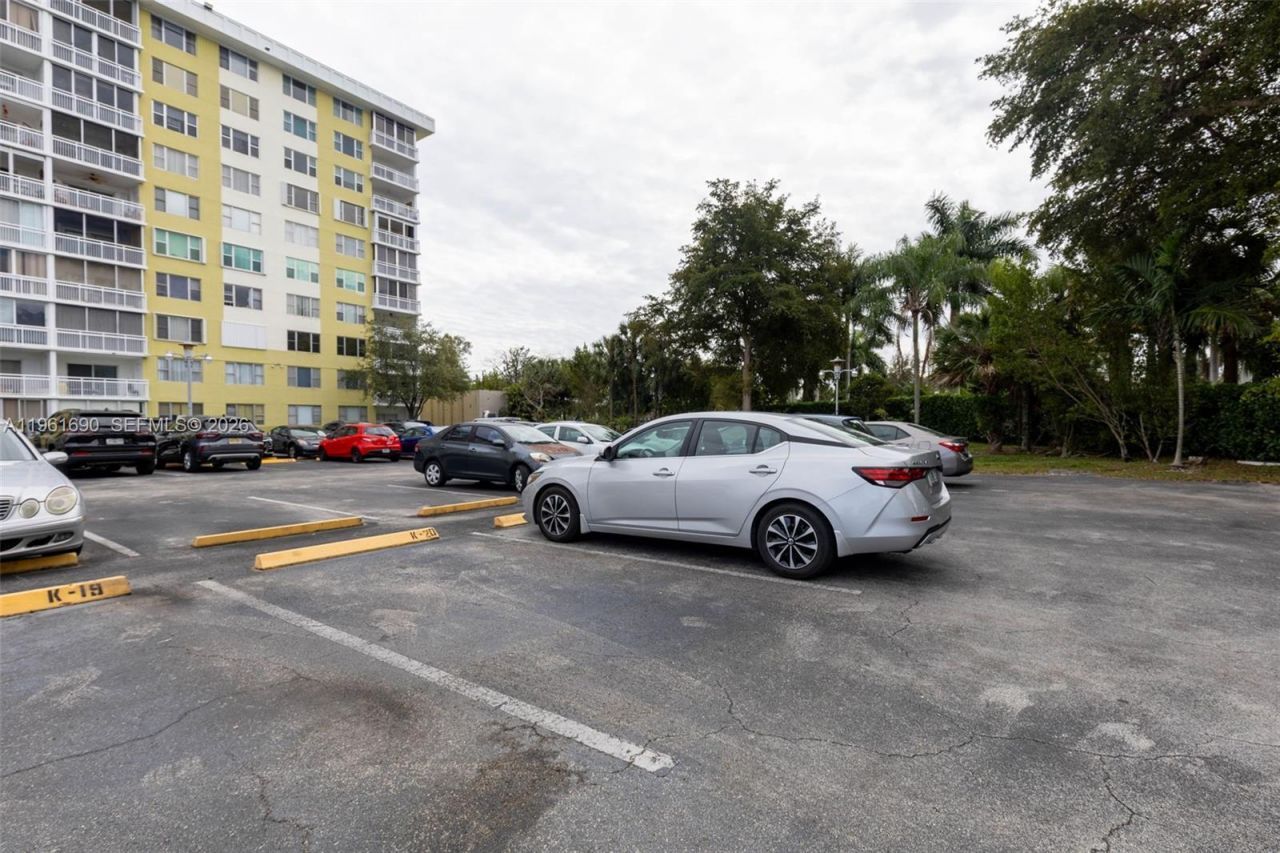 4400 Hillcrest Dr , Unit 901B, Hollywood, FL 33021 Photo