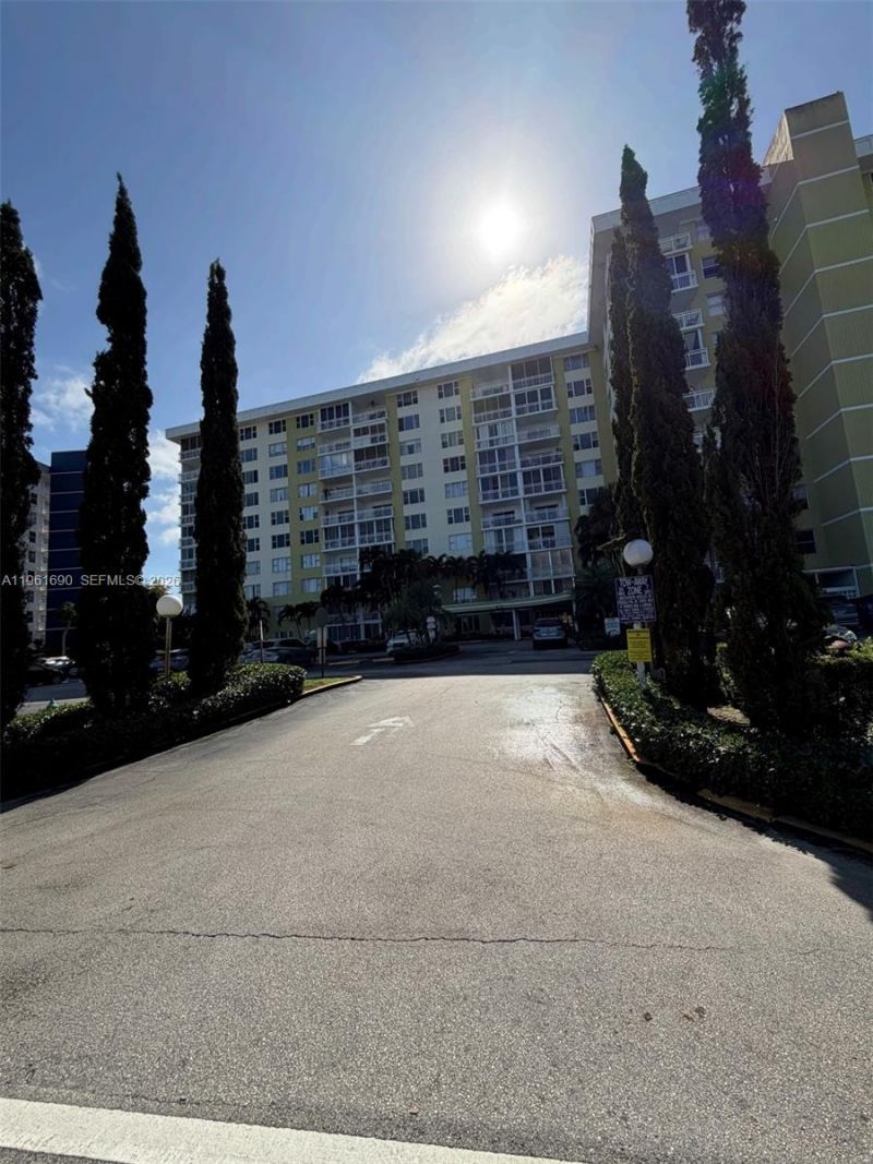 4400 Hillcrest Dr , Unit 901B, Hollywood, FL 33021 Photo