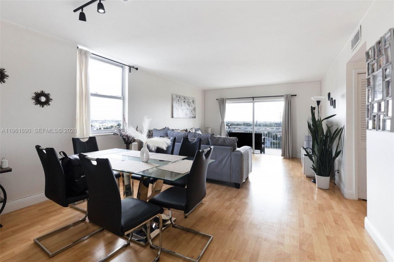 4400 Hillcrest Dr , Unit 901B, Hollywood, FL 33021 Photo