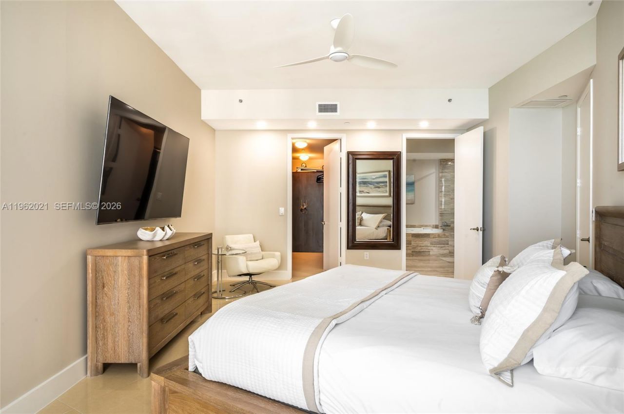 15901 Collins Ave, Unit 2303, Sunny Isles Beach, FL 33160 Photo