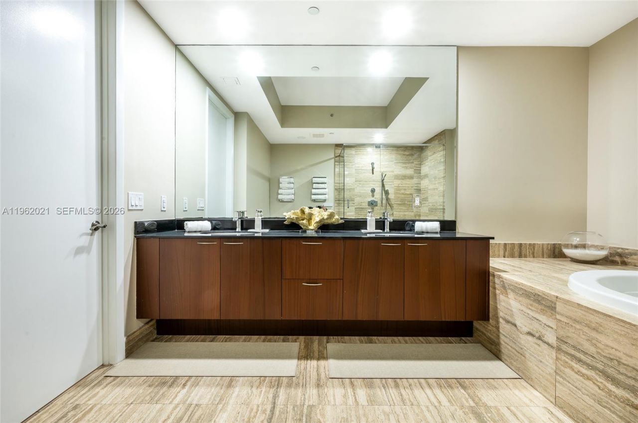 15901 Collins Ave, Unit 2303, Sunny Isles Beach, FL 33160 Photo