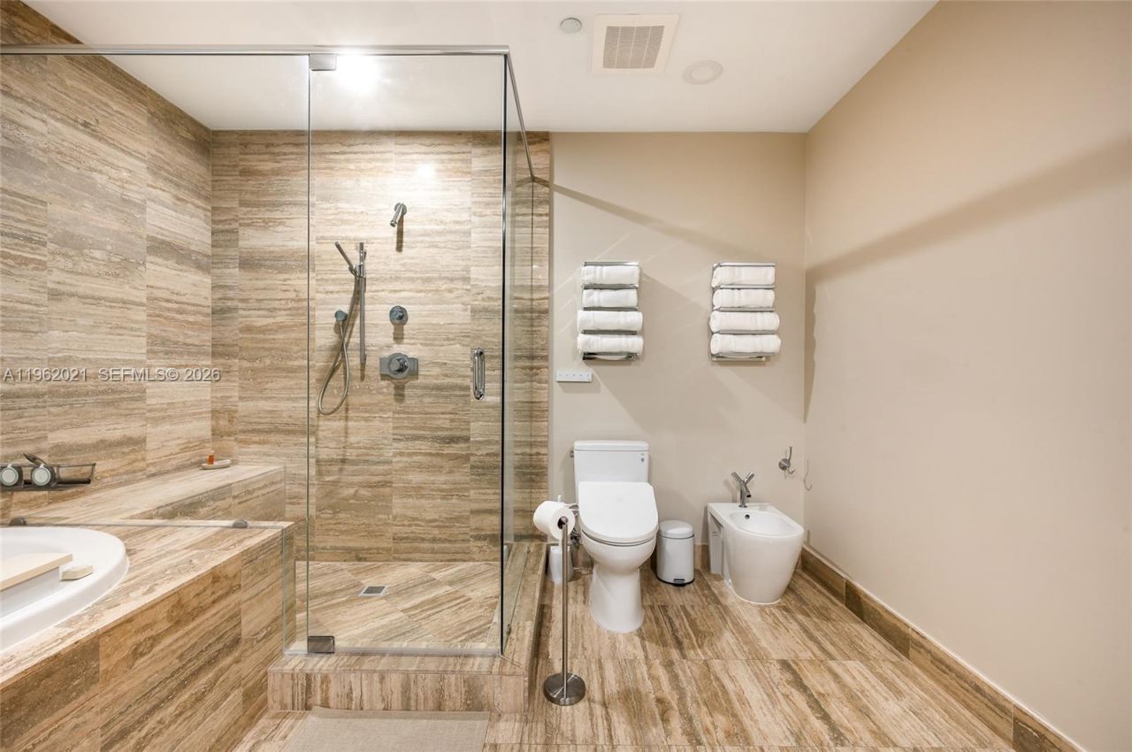 15901 Collins Ave, Unit 2303, Sunny Isles Beach, FL 33160 Photo