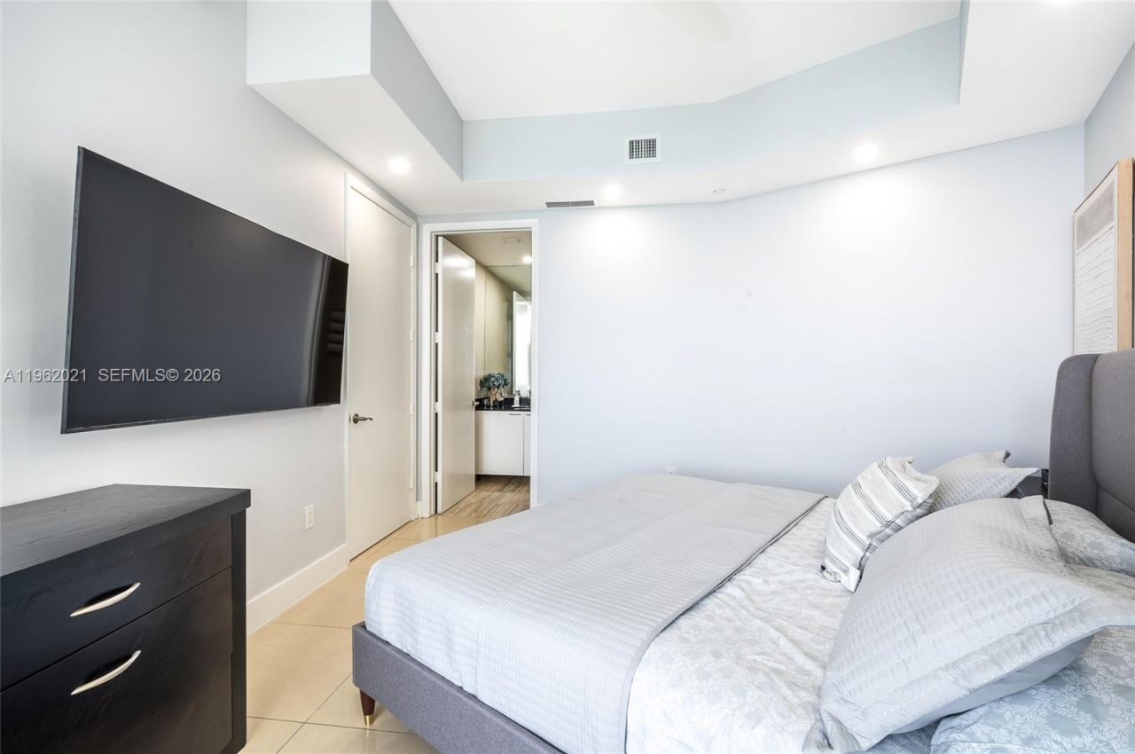 15901 Collins Ave, Unit 2303, Sunny Isles Beach, FL 33160 Photo