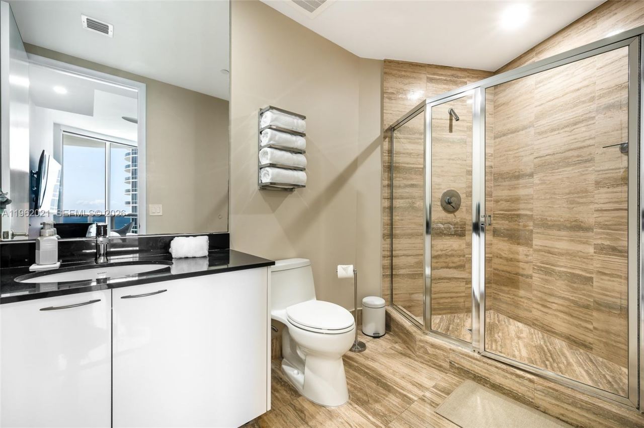 15901 Collins Ave, Unit 2303, Sunny Isles Beach, FL 33160 Photo