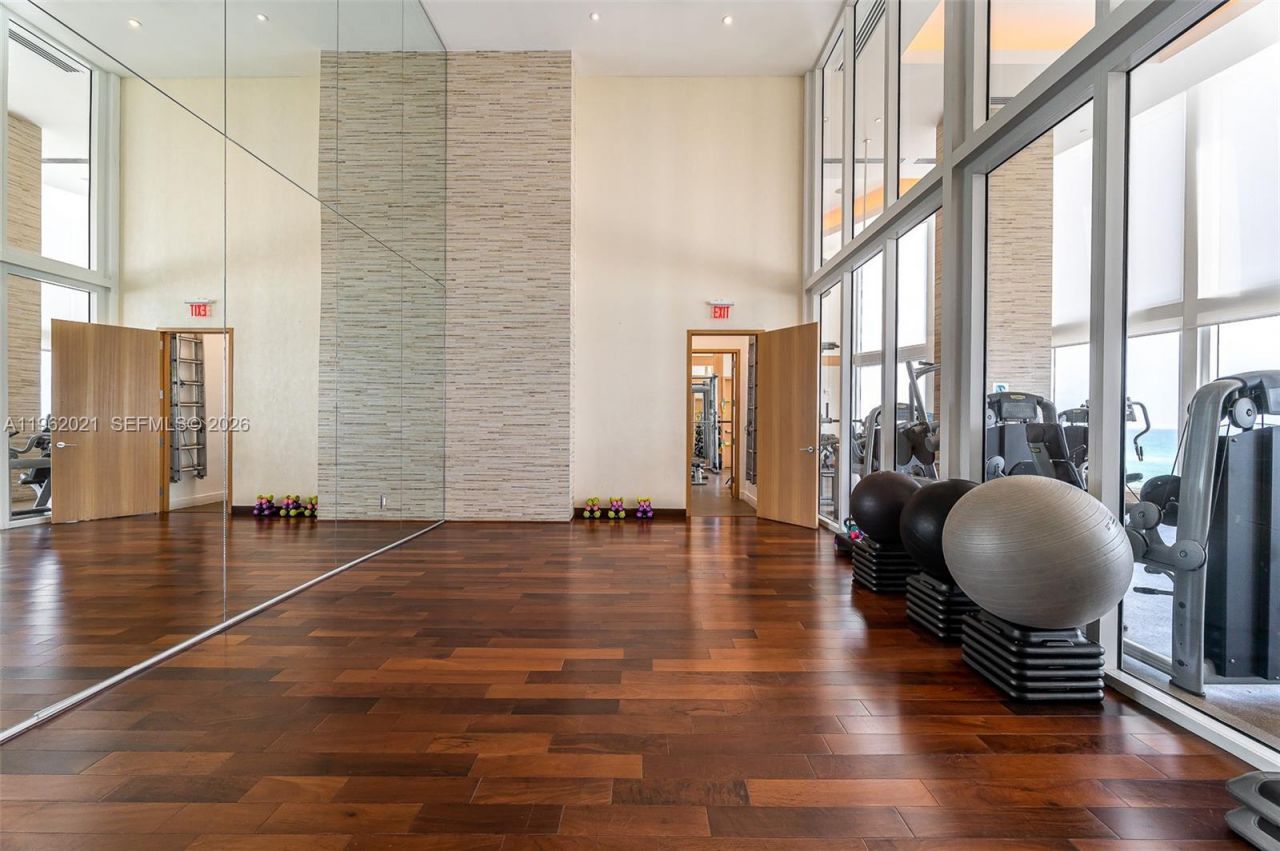 15901 Collins Ave, Unit 2303, Sunny Isles Beach, FL 33160 Photo