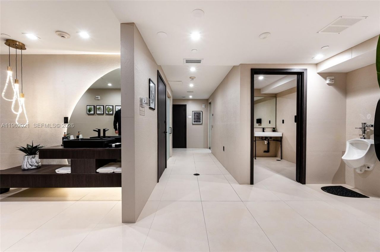 15901 Collins Ave, Unit 2303, Sunny Isles Beach, FL 33160 Photo