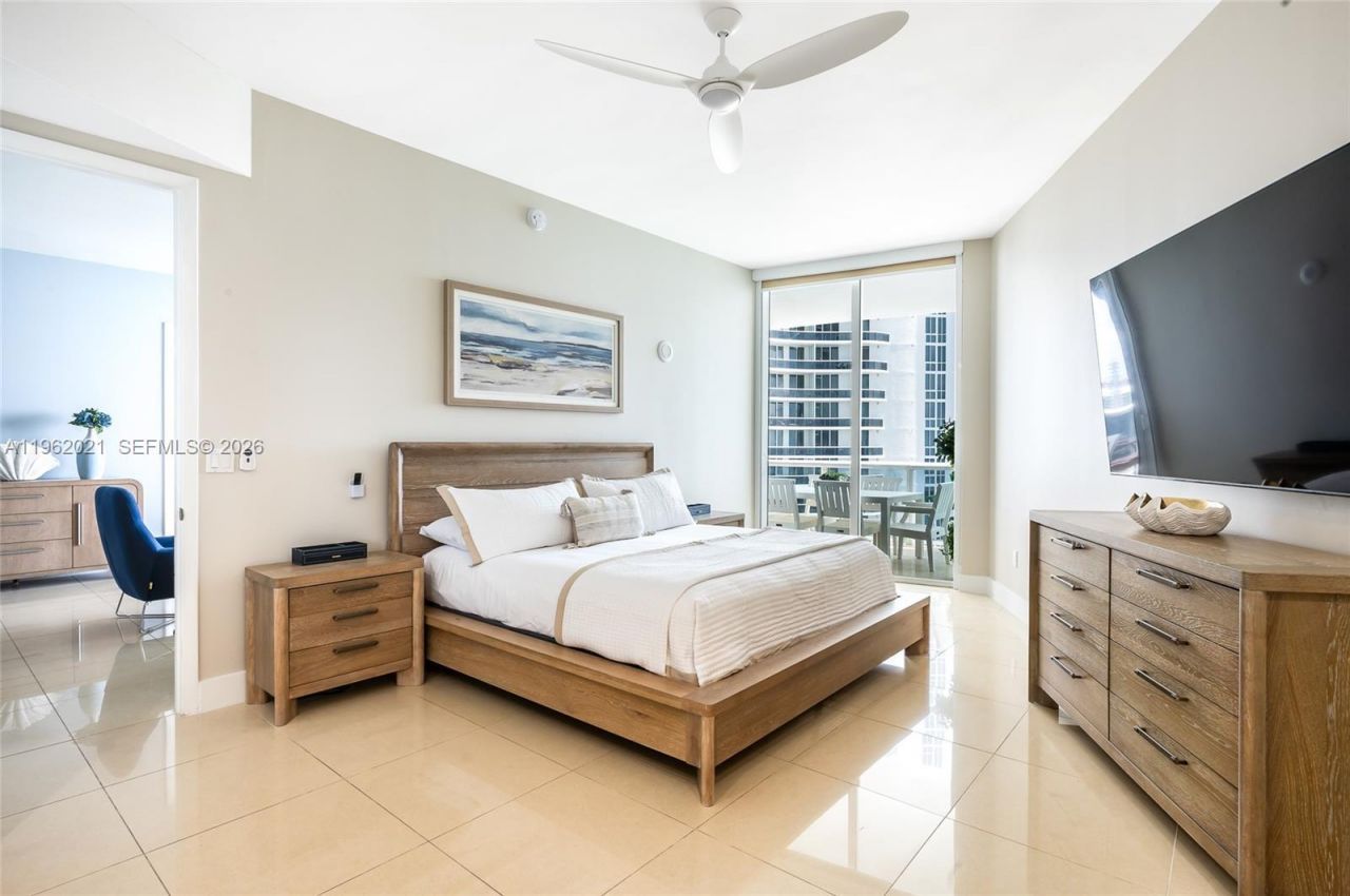15901 Collins Ave, Unit 2303, Sunny Isles Beach, FL 33160 Photo