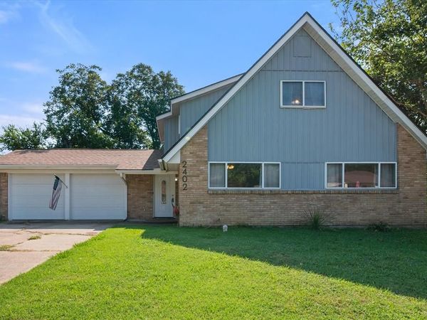 2402 Woodlawn Drive, Ennis, TX 75119