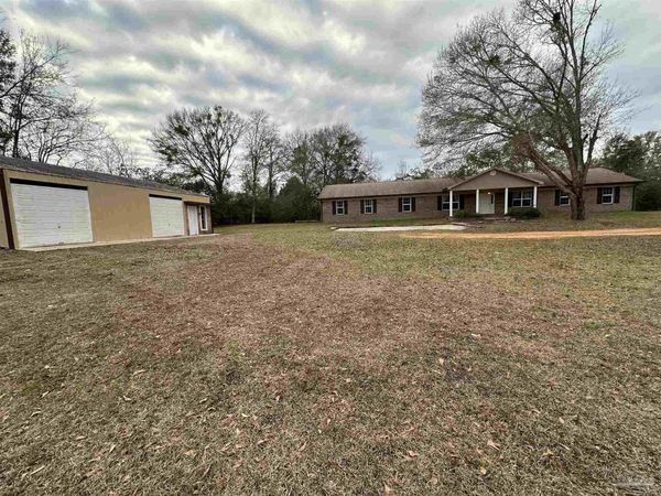 95 Danielle Ln, Cantonment, FL 32533