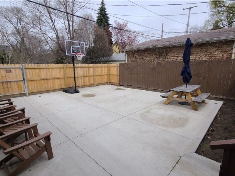 4208 John Court, Cleveland, OH 44113 Photo 2