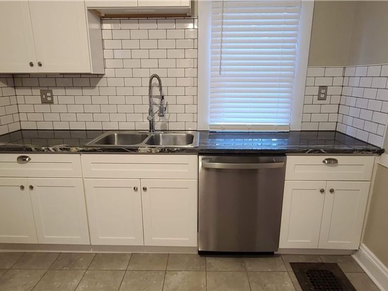 4208 John Court, Cleveland, OH 44113 Photo 7