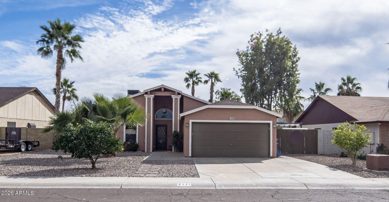 137 W Michelle Drive, Phoenix, AZ 85023 Main Photo
