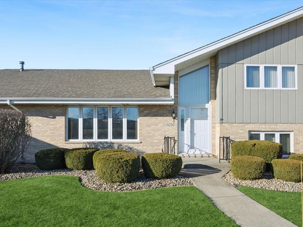 18230 Tennessee Lane, Unit 220, Orland Park, IL 60467