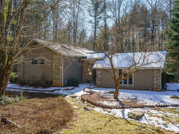 138 Woodhaven Drive, Hendersonville, NC 28739