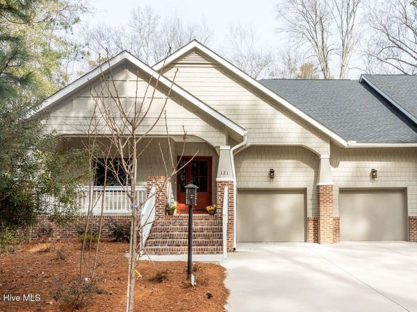 121 Lamplighter Village Drive, Pinehurst, NC 28374
