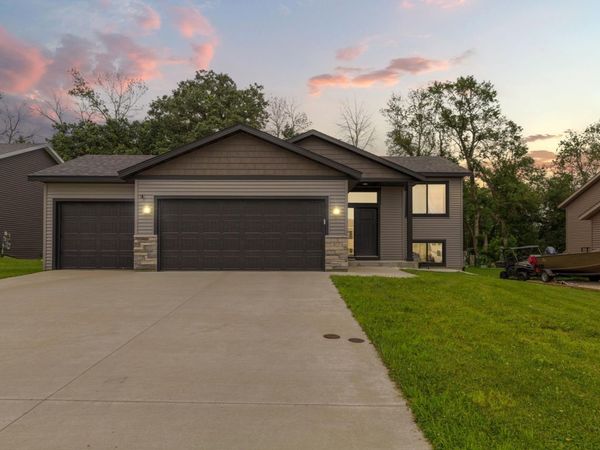 207 Whitetail Lane, Kenyon, MN 55946