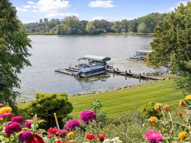 7011 Willow Creek Road, Eden Prairie, MN 55344